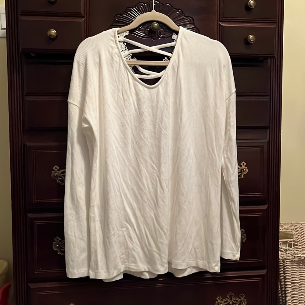 Super soft ivory vneck long sleeve shirt size XL